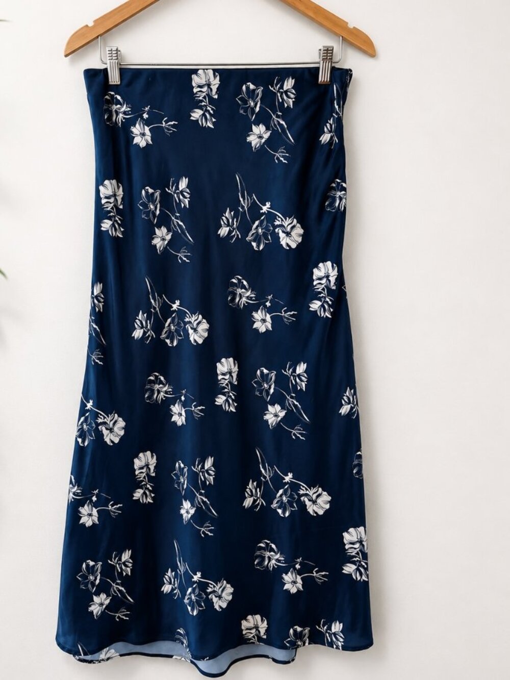 Urban Outfitters Silky Satin-Like‎ Floral Slip Skirt Lightweight Feminine Size L